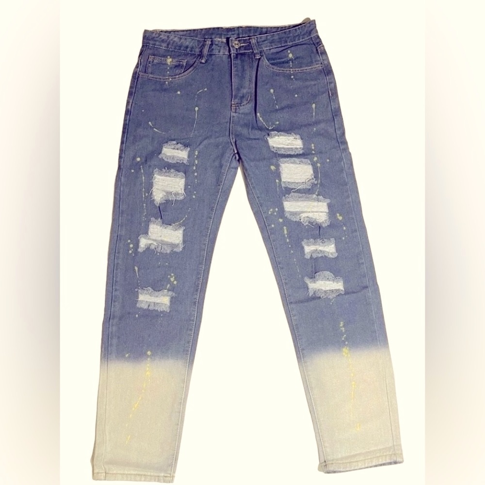NWT GUYS DISTRESS RIPPED JEANS SIZE 32"